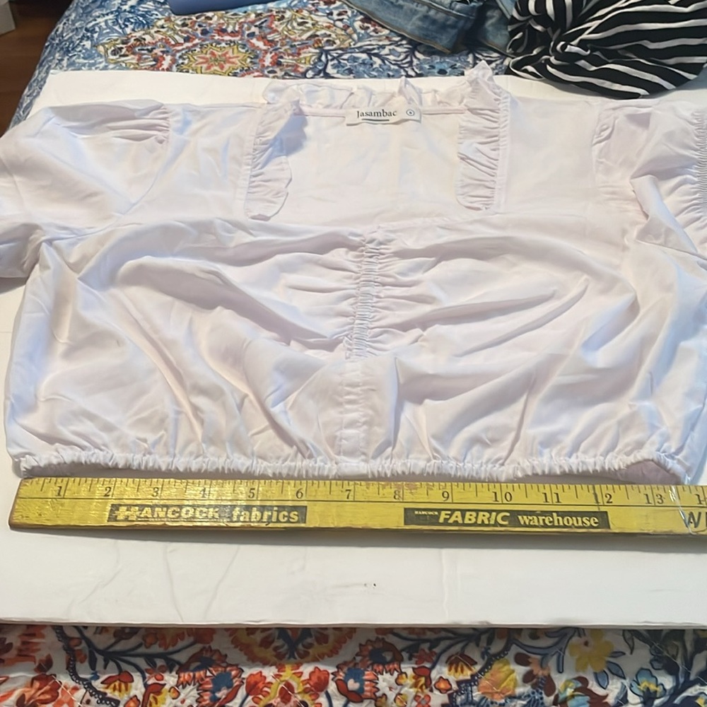 Jasambac white cropped top size small. New, never worn. Elastic front and waist - Picture 7 of 9
